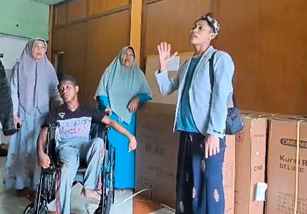 Jelang Idul Fitri 1445 HFathan Center Bagikan 110 Kursi Roda Untuk Warga Kudus, Demak dan Jepara