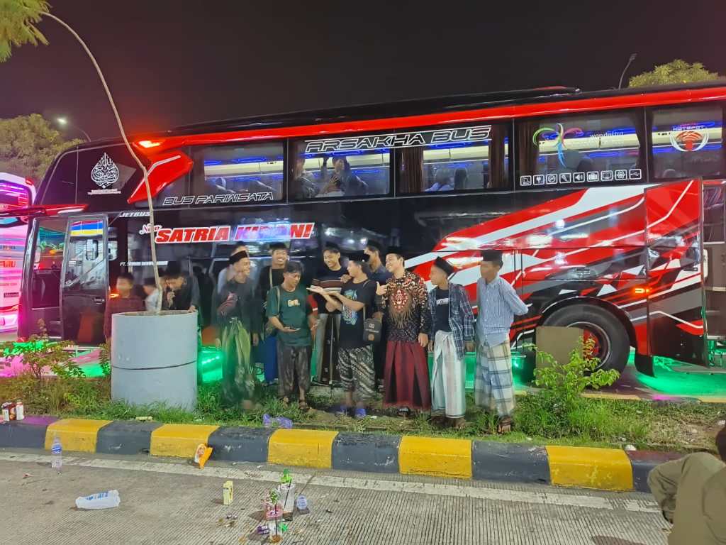 Gunakan 20 Bus, Ribuan Santri Brebes Balik ke Pondok Pesantren&nbsp;Lirboyo