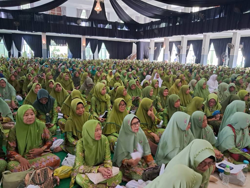 Ribuan Anggota Ikuti Halalbihalal dan Istighotsah Akbar Muslimat NU&nbsp;Kudus