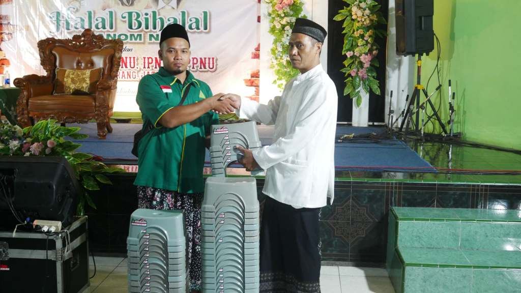 Ansor Tanjungkarang Jati Beri Bantuan Kursi Kecil untuk&nbsp;Makam