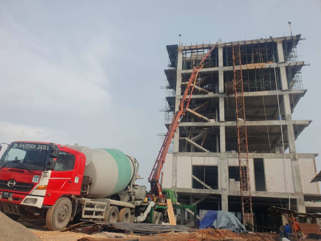 Topping Off Tandai Selesainya Struktur Bangunan RSI NU Mayong&nbsp;Jepara
