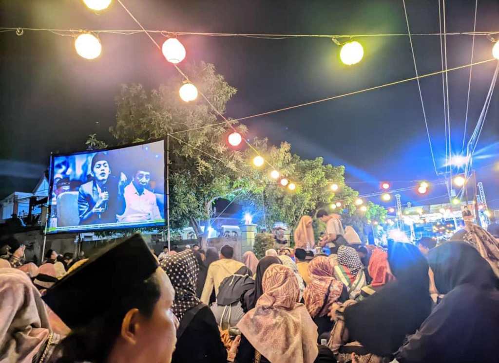 Pengajian di Pati, Gus Iqdam Ingatkan Pentingnya Rasa Syukur