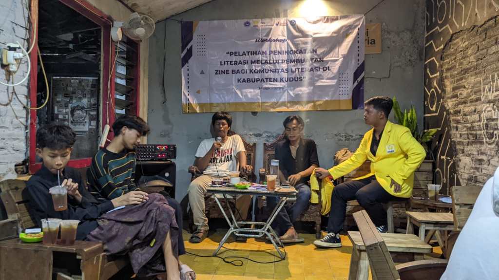Ajak Komunitas, Mahasiswa PPG Prajabatan Unnes Gaungkan Literasi Melalui Zine