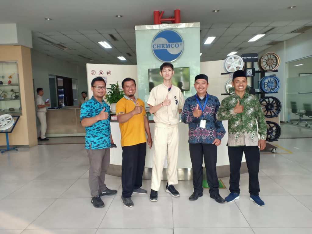 Tahap Kedua, BKK SMK Ma’arif Jateng Serahkan 30 Siswa PKL di PT. Chemco