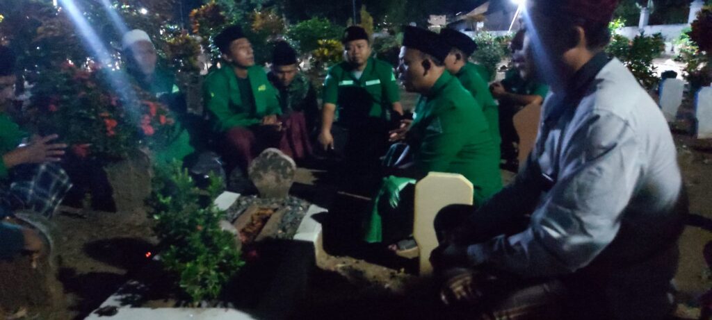 Kader GP Ansor – Banser Kaliwungu Ziarahi Makam Sesepuh dan&nbsp;Alumni