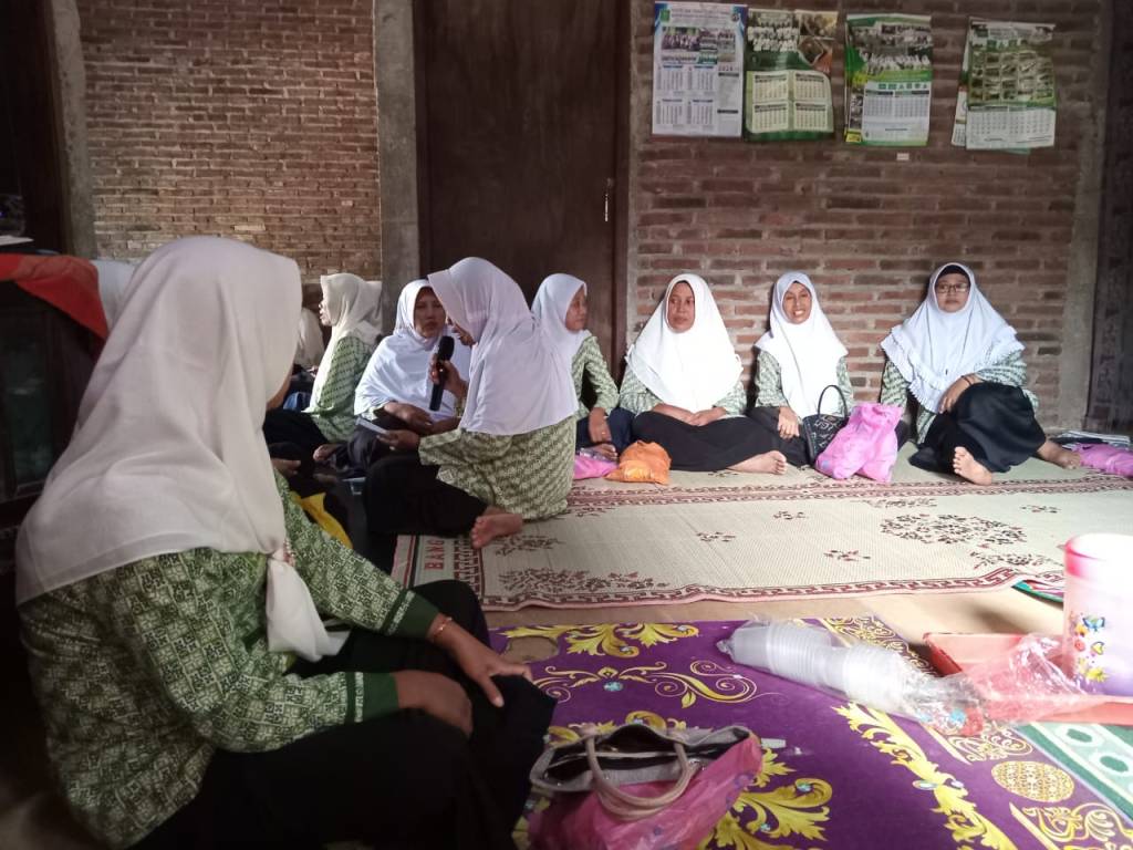 Pererat Tali Silaturahim, Fatayat NU Ngeling Jepara Rutinkan Pertemuan dari Rumah ke Rumah Anggota Tiap&nbsp;Jum’at.