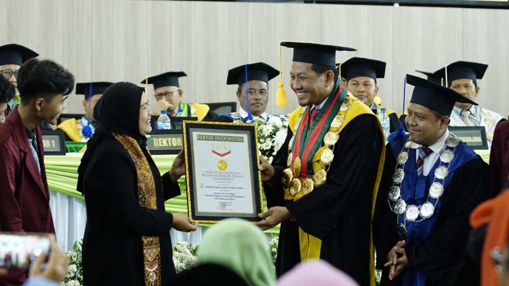 IAIN Kudus Terima Rekor MURI Penulisan Selawat Asnawiyah&nbsp;Terpanjang