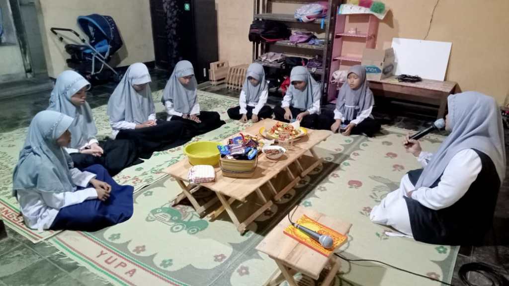 Dahsyat, Kisah Putri, Perempuan Sederhana Yang Mendirikan Rumah Tahfidz Setelah Raih Magister