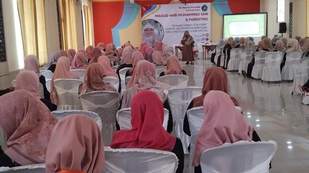 RA Hidayatul Mustafidin Gelar Peringatan Maulid Nabi Muhammad Dirangkai dengan&nbsp;Parenting
